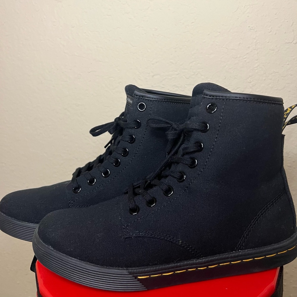 DR. MARTENS